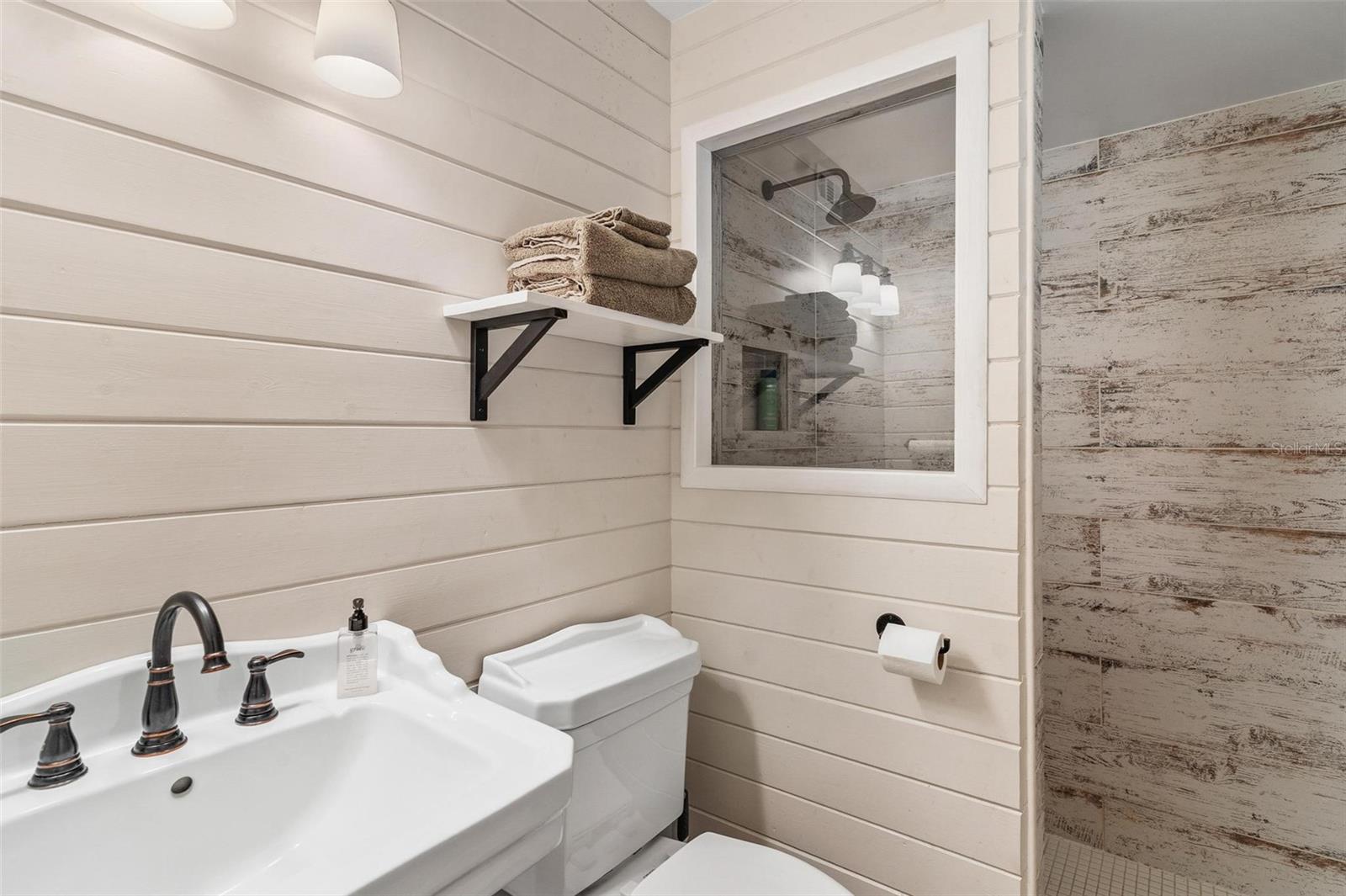 Image 25 of 61 For 2917 Lake Griffin Road