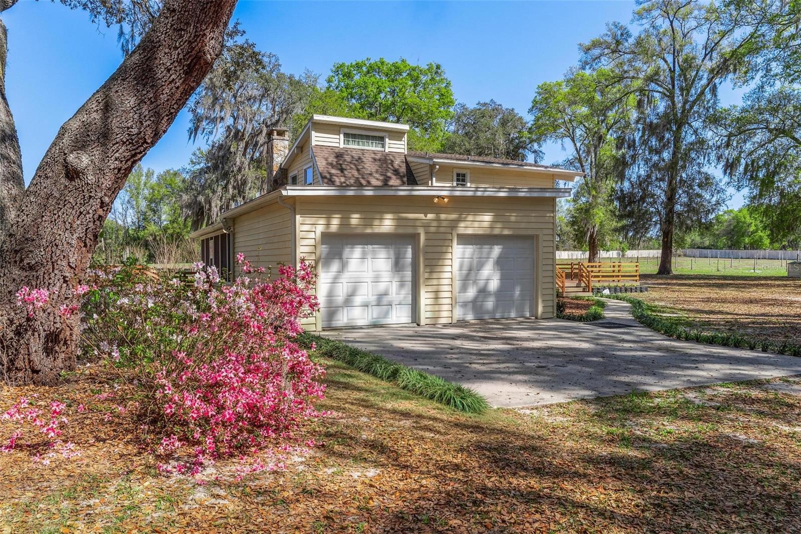 Image 8 of 61 For 2917 Lake Griffin Road