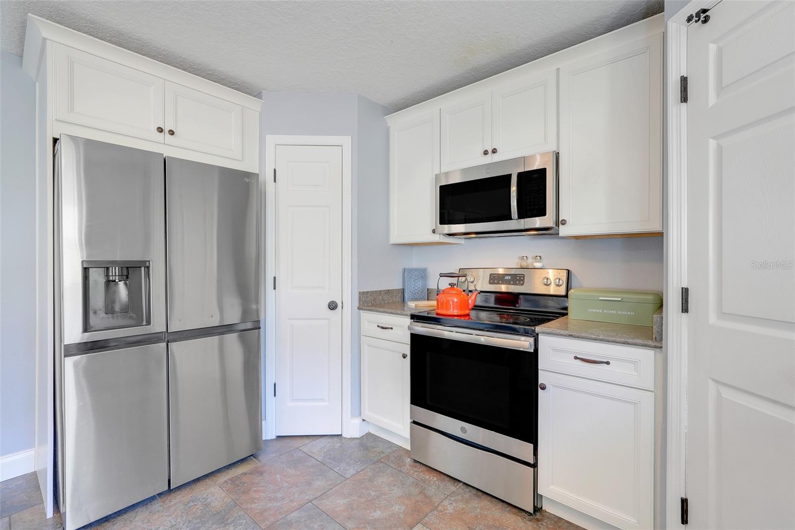 Image 24 of 41 For 925 Roanoke Drive