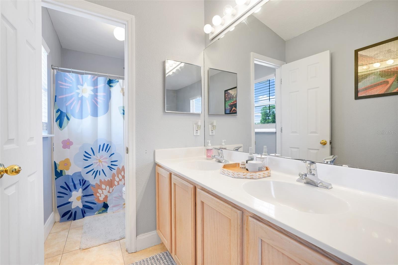 Image 27 of 41 For 925 Roanoke Drive