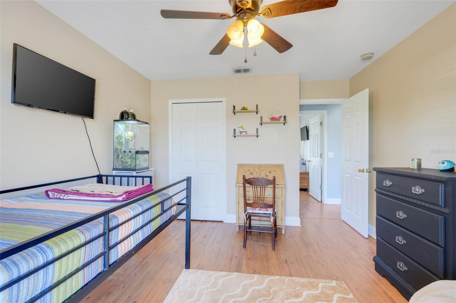 Image 33 of 41 For 925 Roanoke Drive