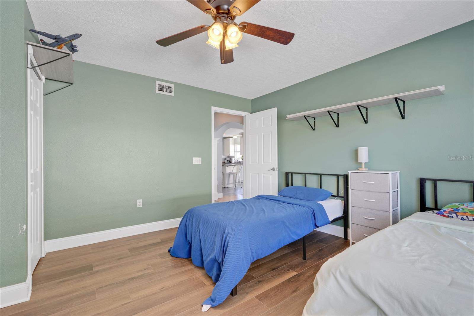 Image 35 of 41 For 925 Roanoke Drive