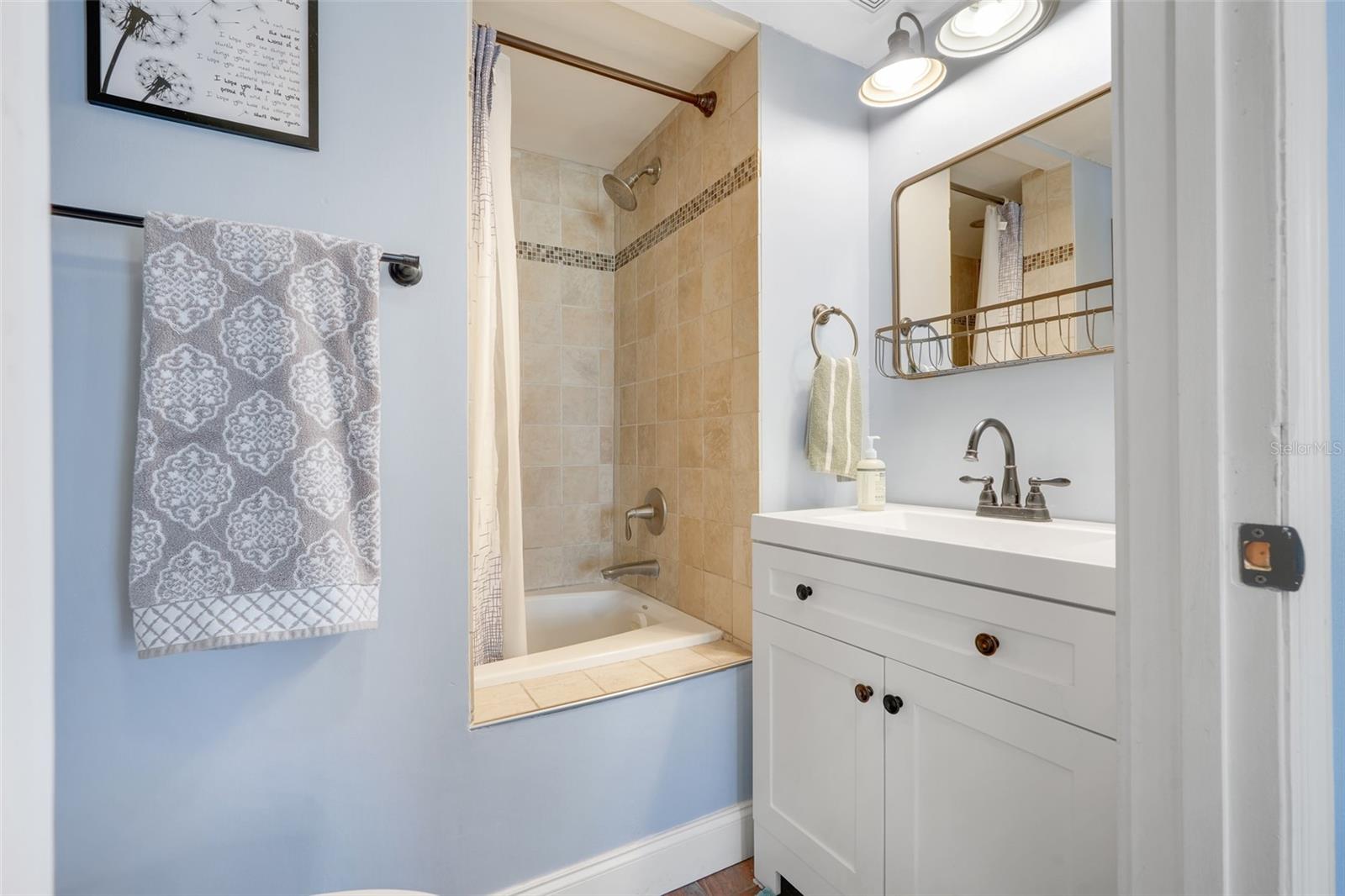 Image 37 of 41 For 925 Roanoke Drive