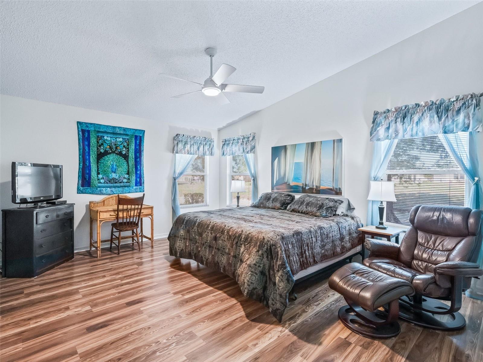 Image 12 of 36 For 32833 Timberwood Drive