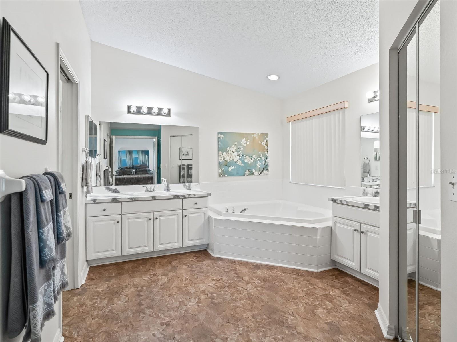 Image 14 of 36 For 32833 Timberwood Drive