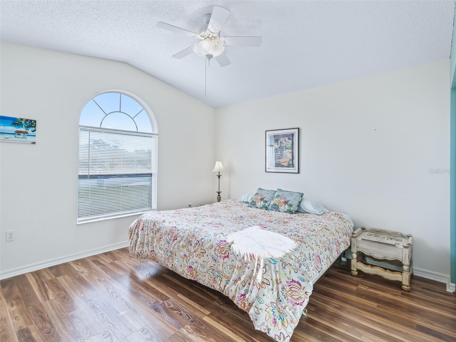 Image 17 of 36 For 32833 Timberwood Drive