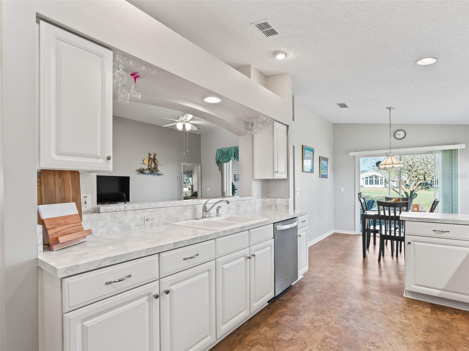 Image 8 of 36 For 32833 Timberwood Drive