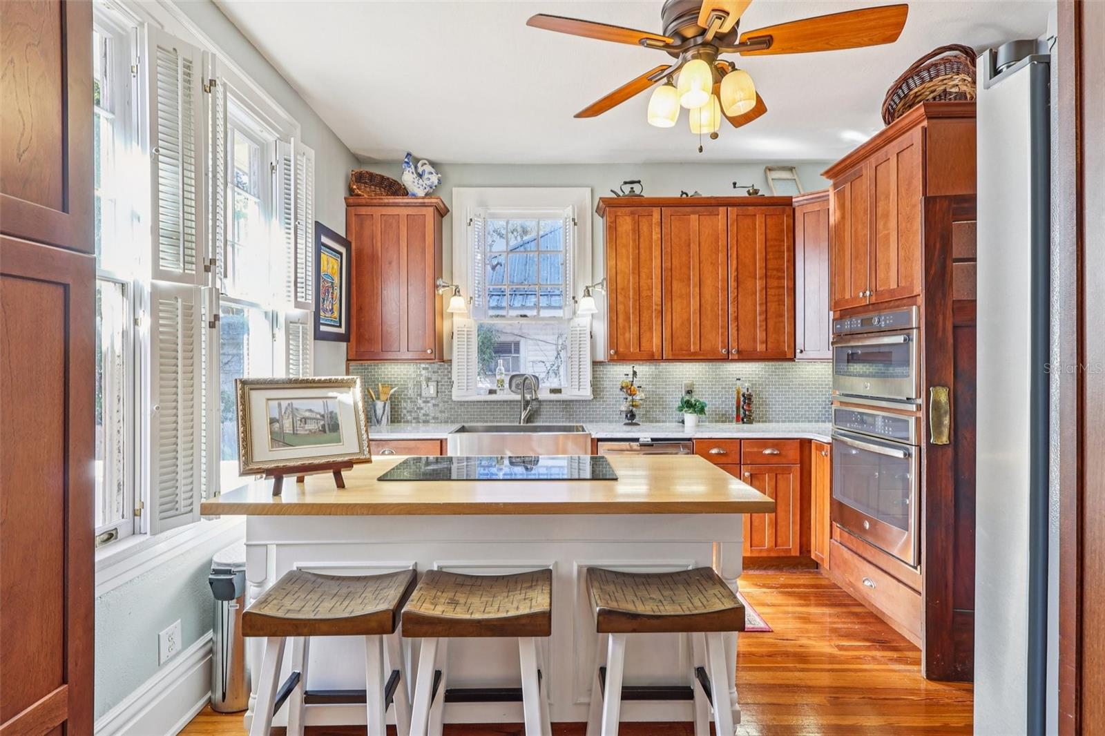 Image 17 of 69 For 422 Center Street