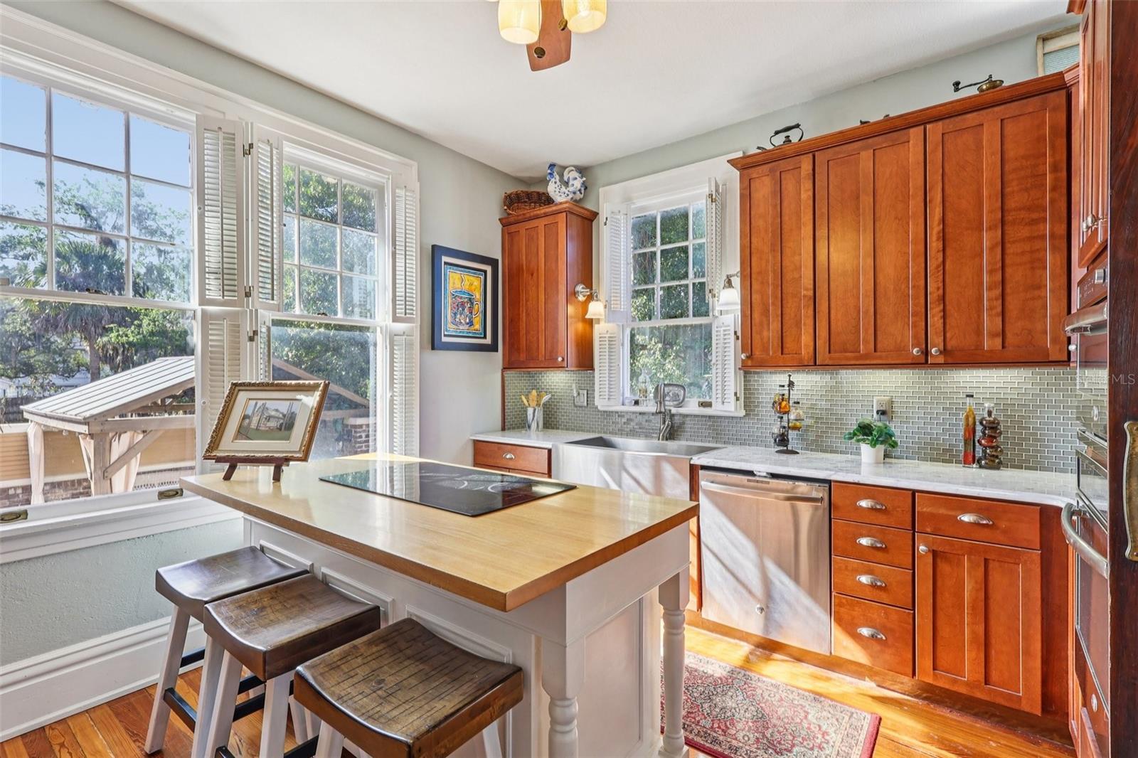 Image 18 of 69 For 422 Center Street