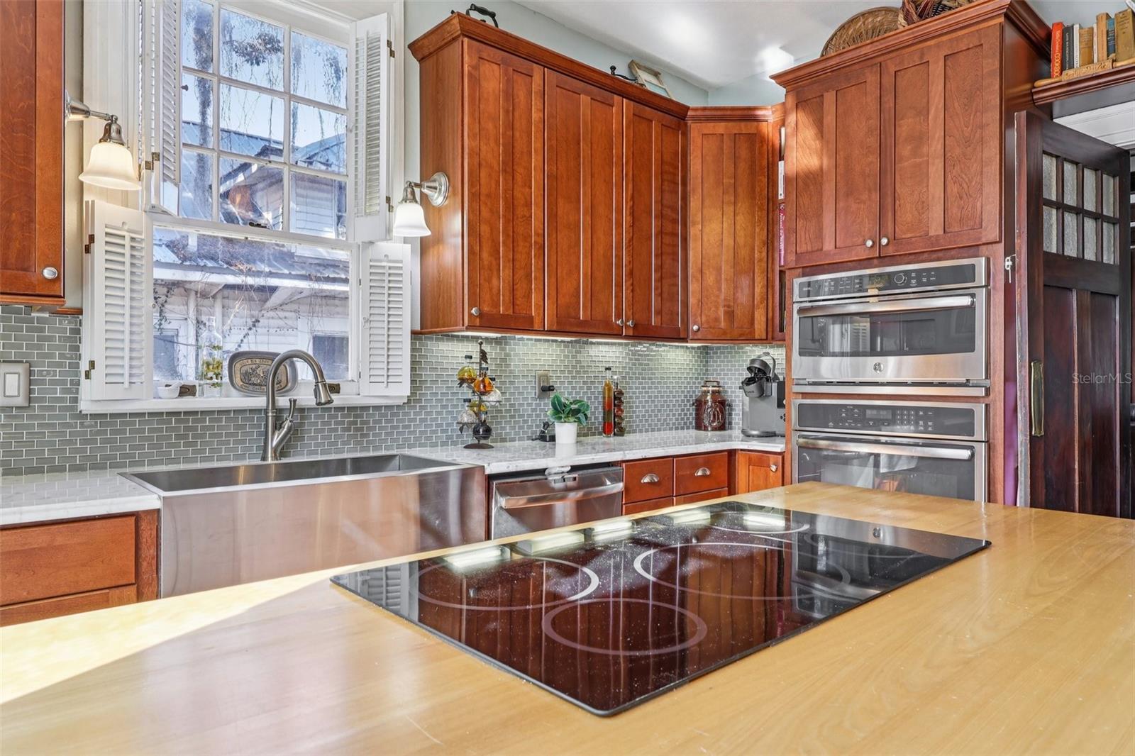 Image 20 of 69 For 422 Center Street