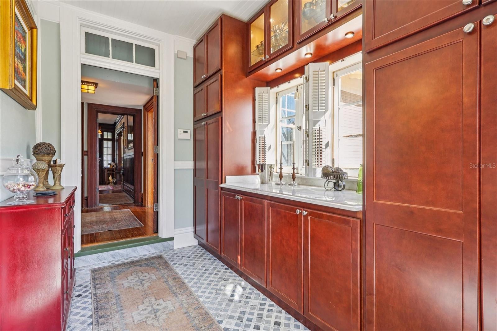 Image 21 of 69 For 422 Center Street