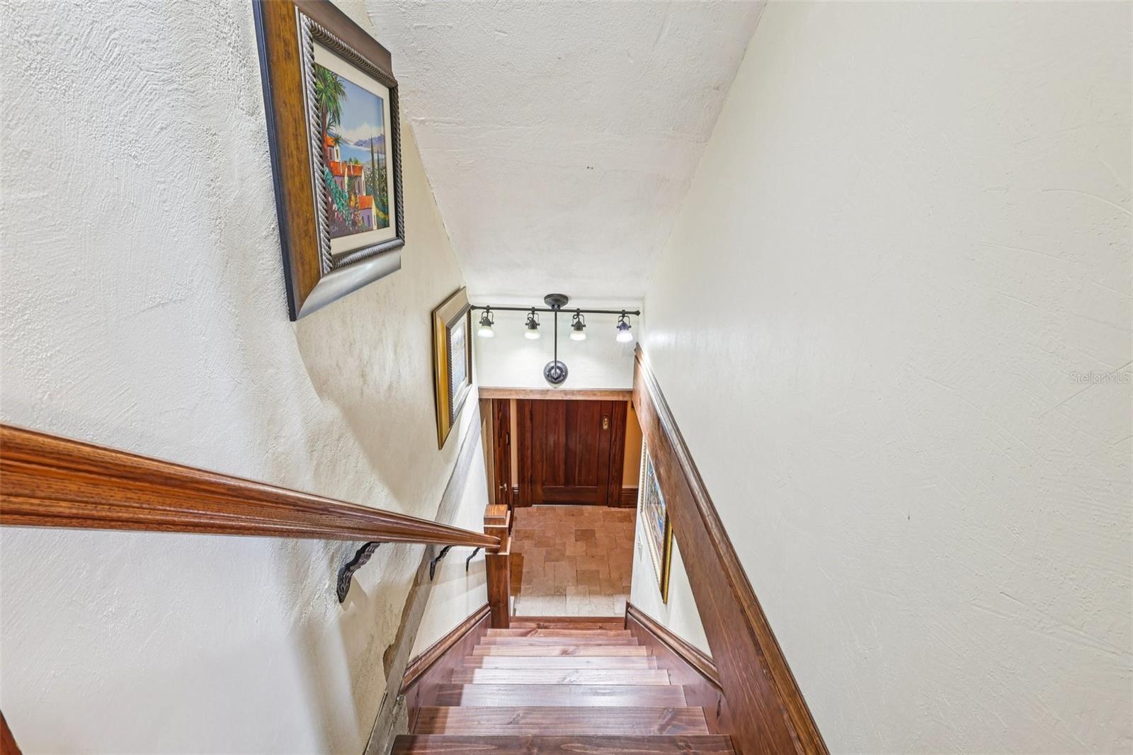 Image 24 of 69 For 422 Center Street