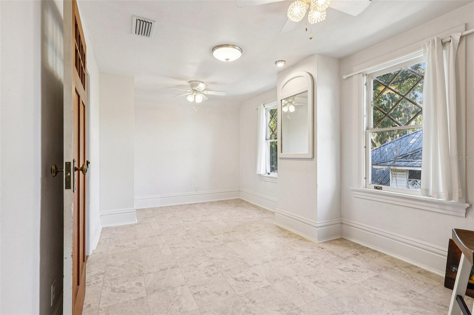 Image 32 of 69 For 422 Center Street