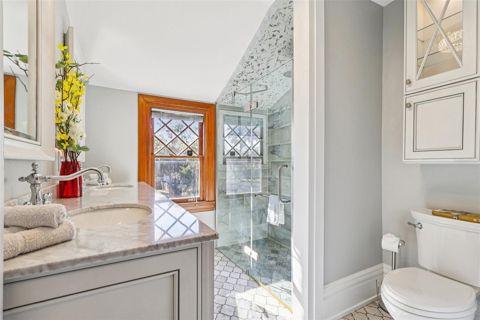 Image 34 of 69 For 422 Center Street