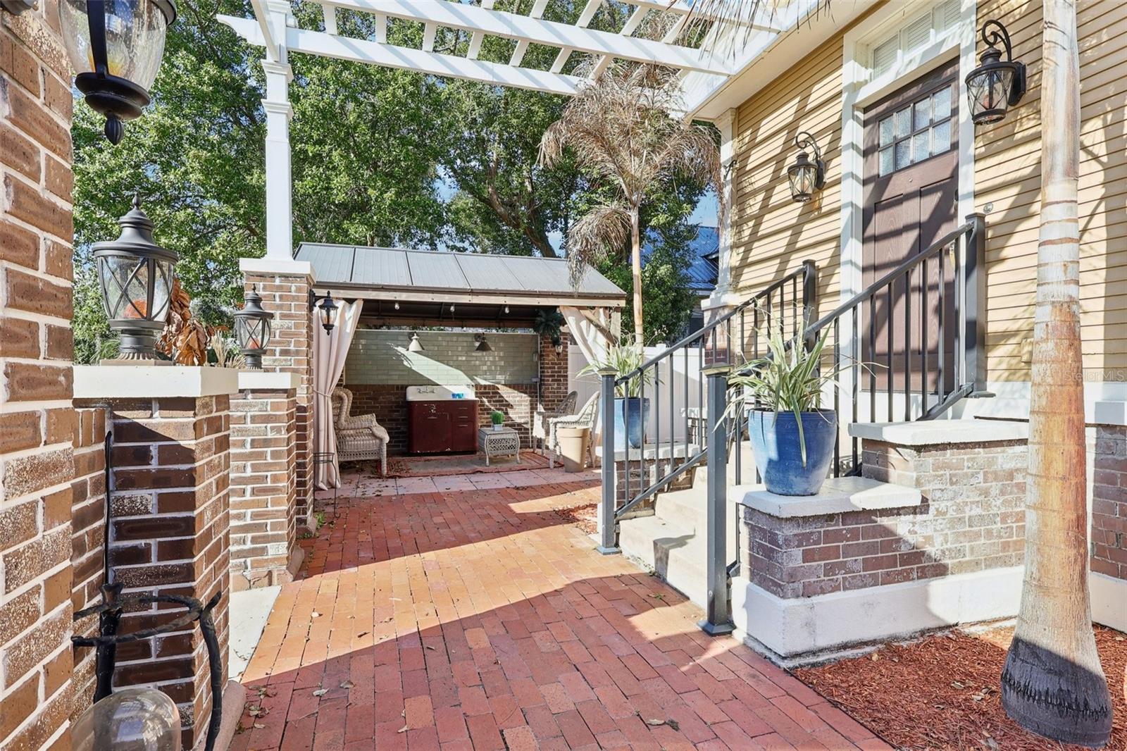 Image 41 of 69 For 422 Center Street