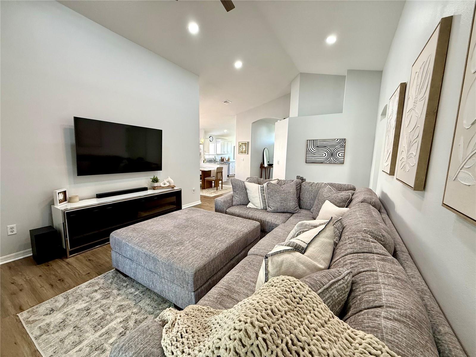 Image 16 of 38 For 2532 Ventura Circle