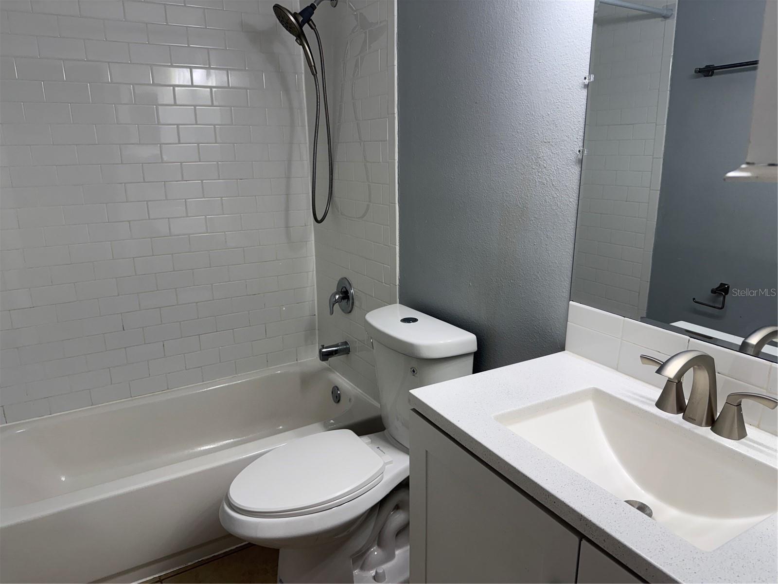 Image 11 of 15 For 712 Parkwood Avenue 2