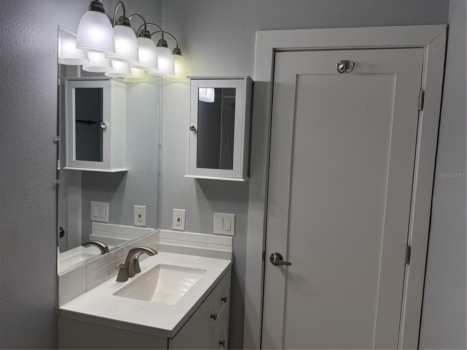 Image 12 of 15 For 712 Parkwood Avenue 2