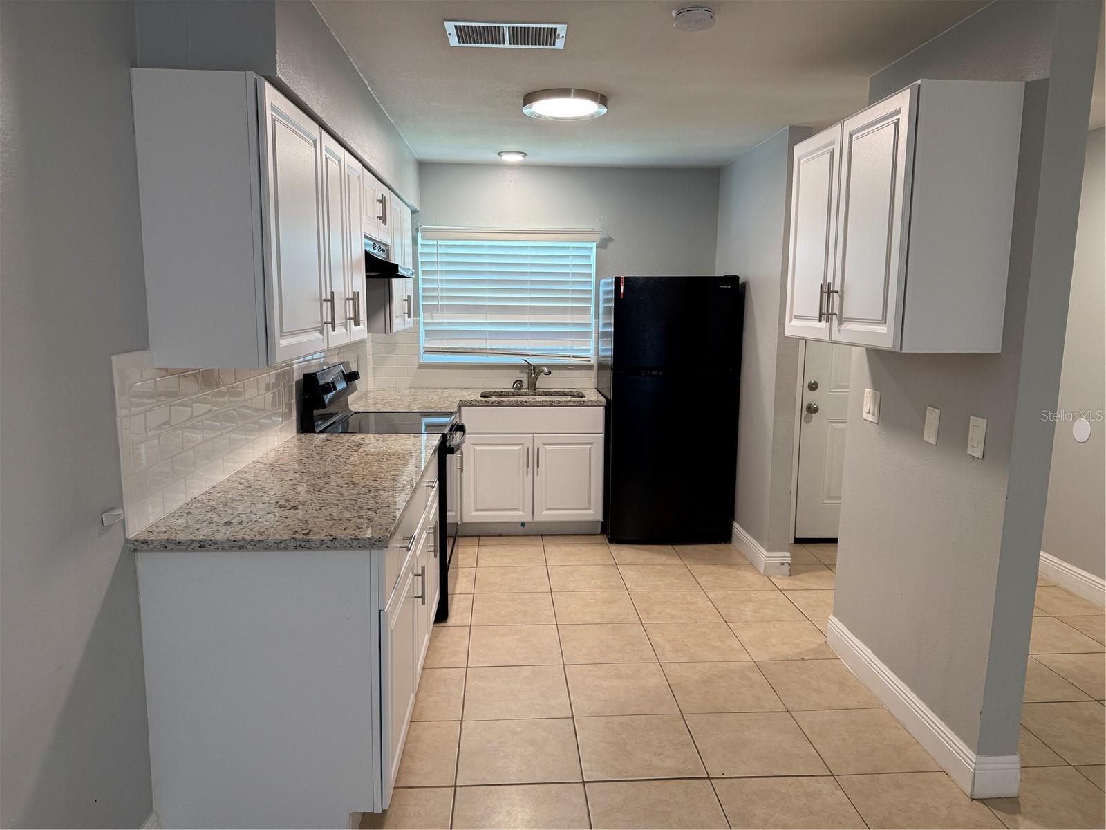 Image 6 of 15 For 712 Parkwood Avenue 2