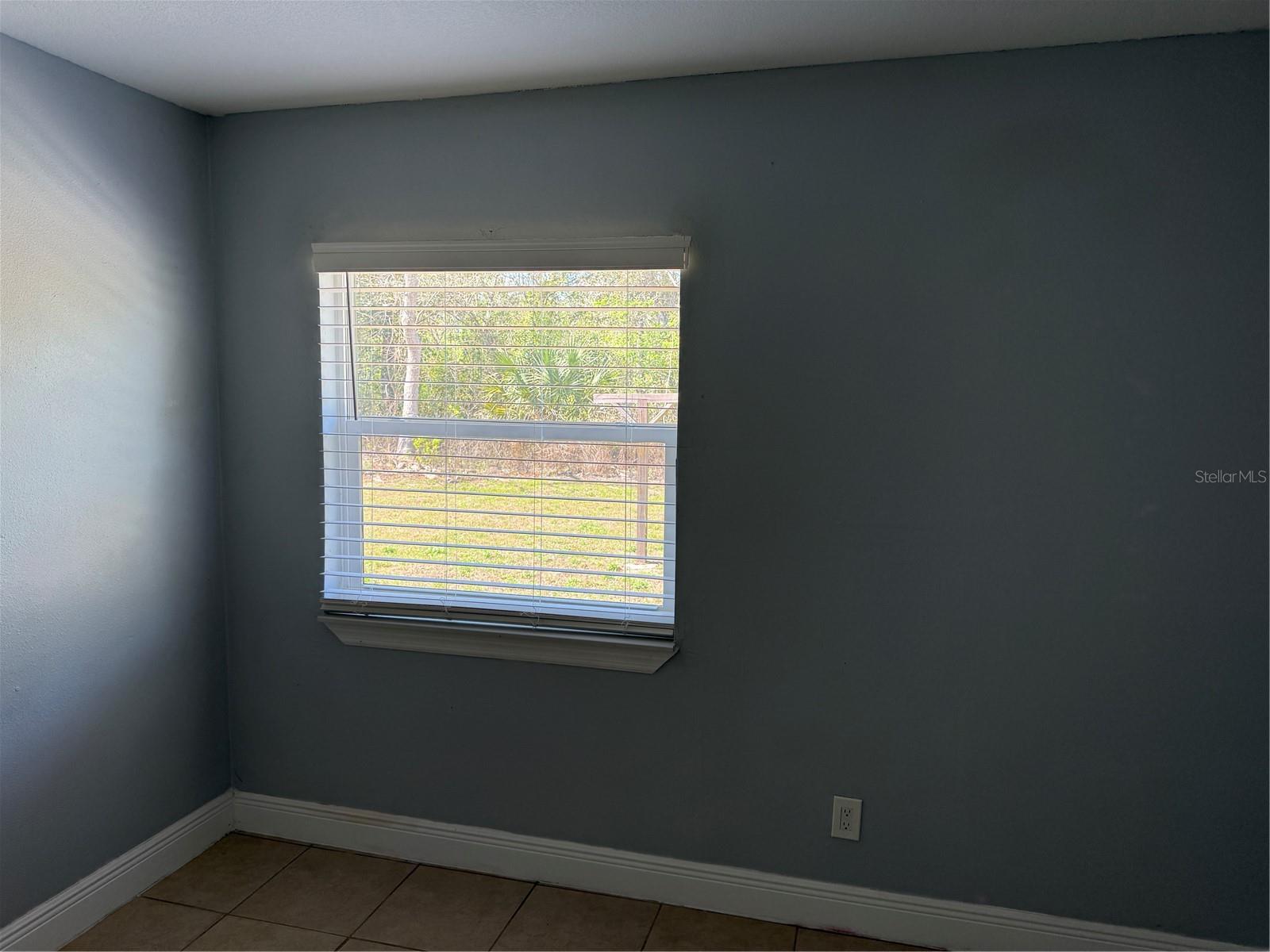 Image 9 of 15 For 712 Parkwood Avenue 2