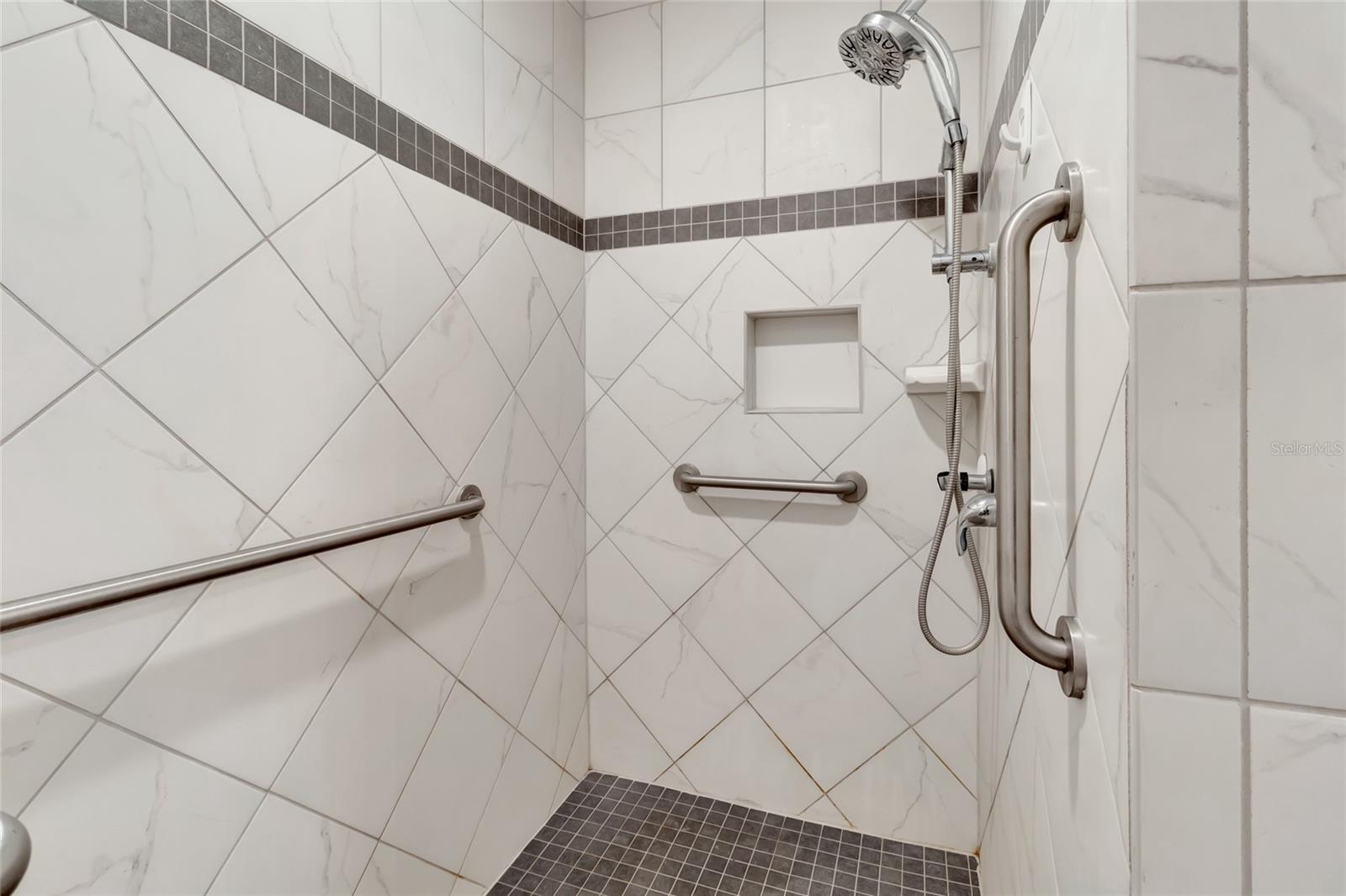 Image 15 of 40 For 26903 Honeymoon Avenue