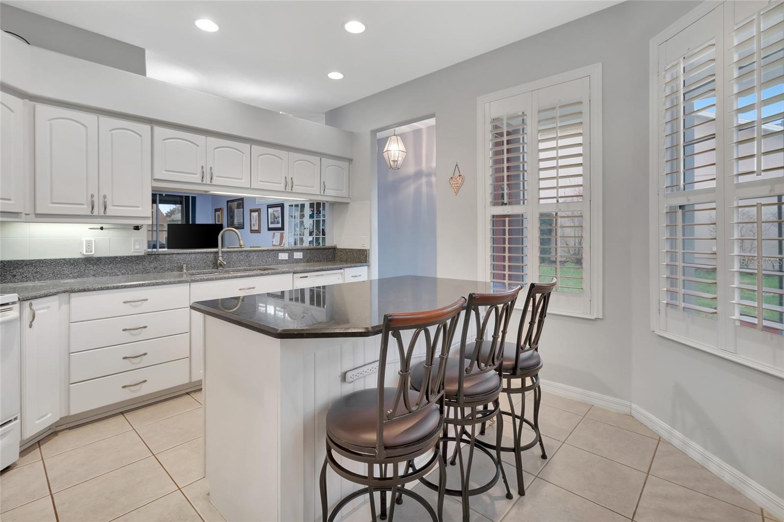 Image 5 of 40 For 26903 Honeymoon Avenue