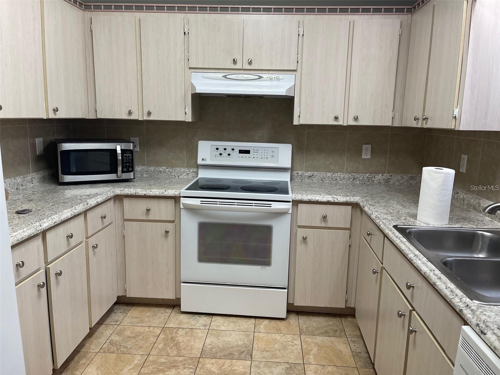 Image 4 of 15 For 825 Mary Frank Court