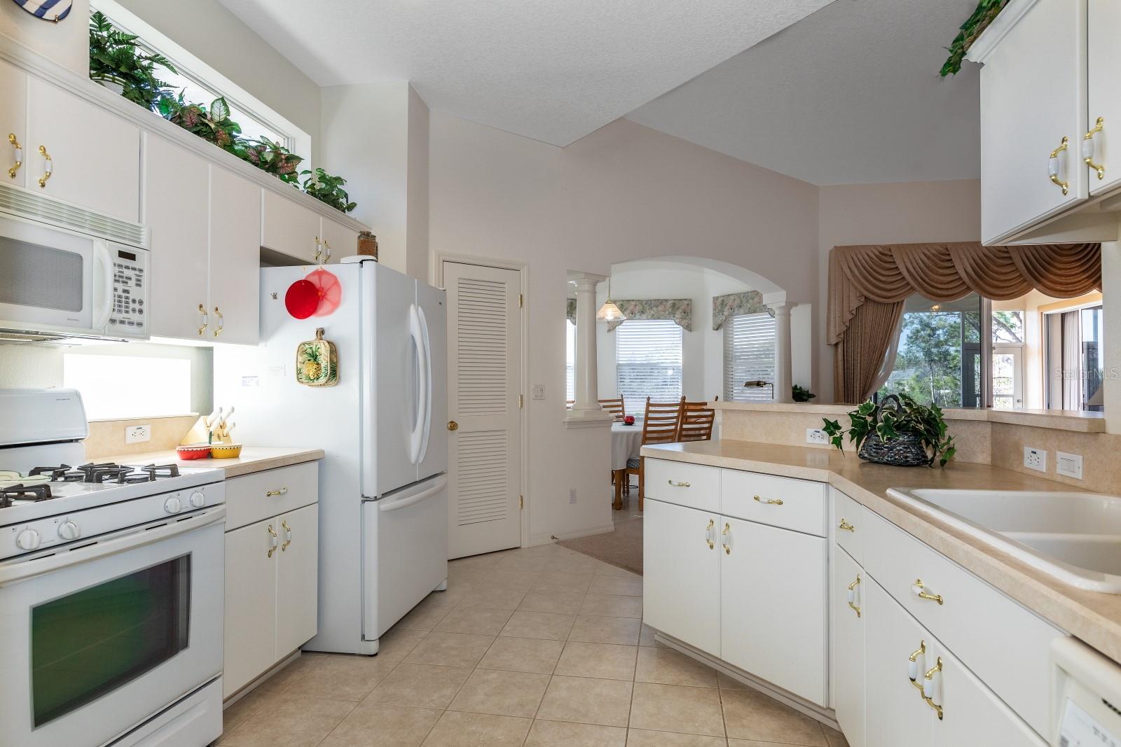 Image 10 of 28 For 27525 Discover Court