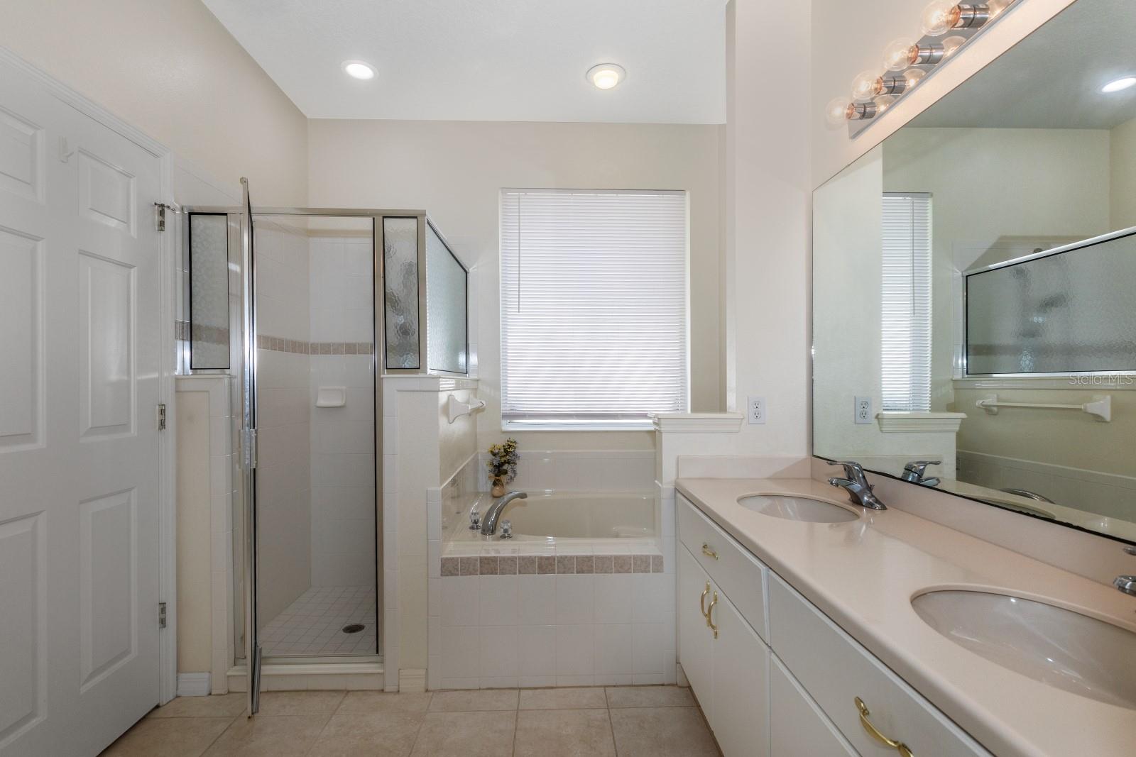 Image 13 of 28 For 27525 Discover Court