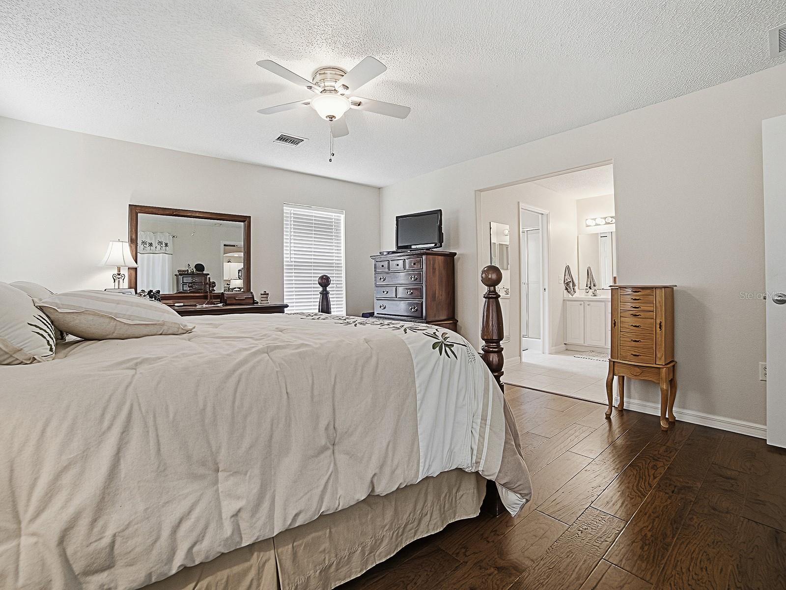 Image 18 of 37 For 347 Bentwood Drive