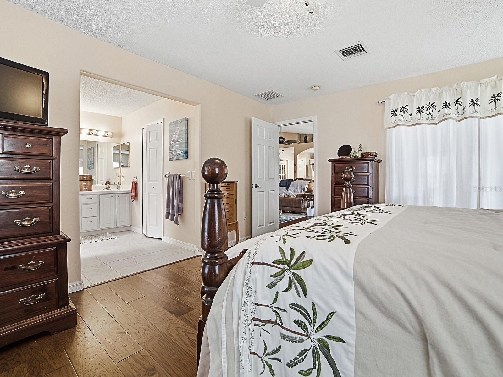 Image 20 of 37 For 347 Bentwood Drive