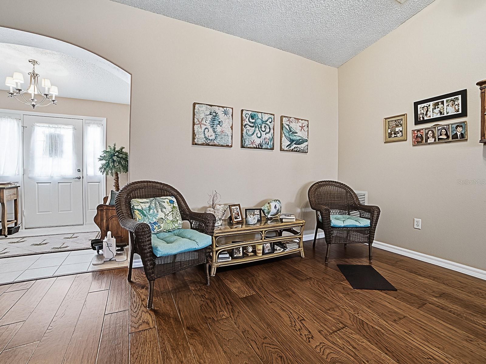 Image 4 of 37 For 347 Bentwood Drive