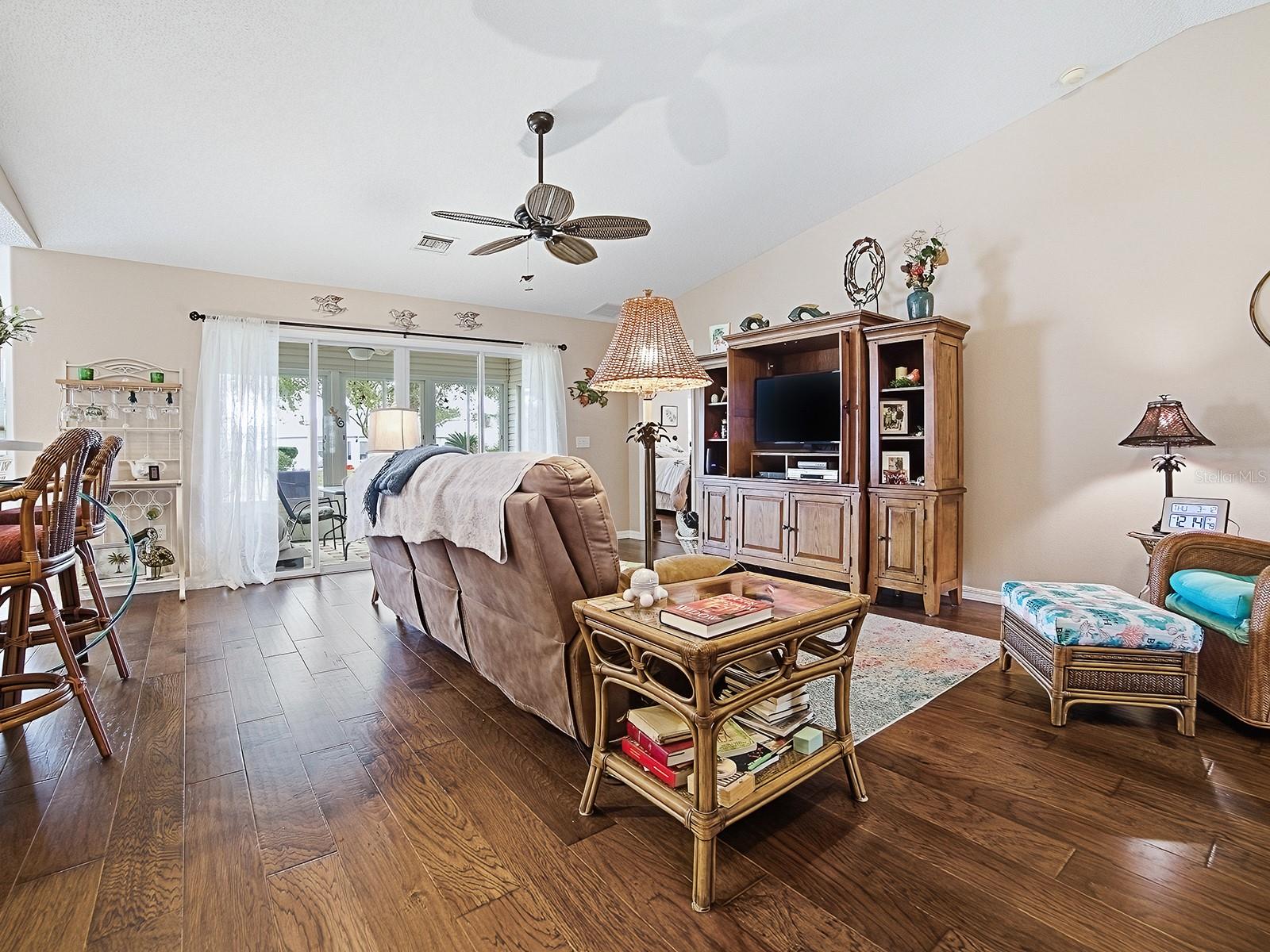 Image 7 of 37 For 347 Bentwood Drive