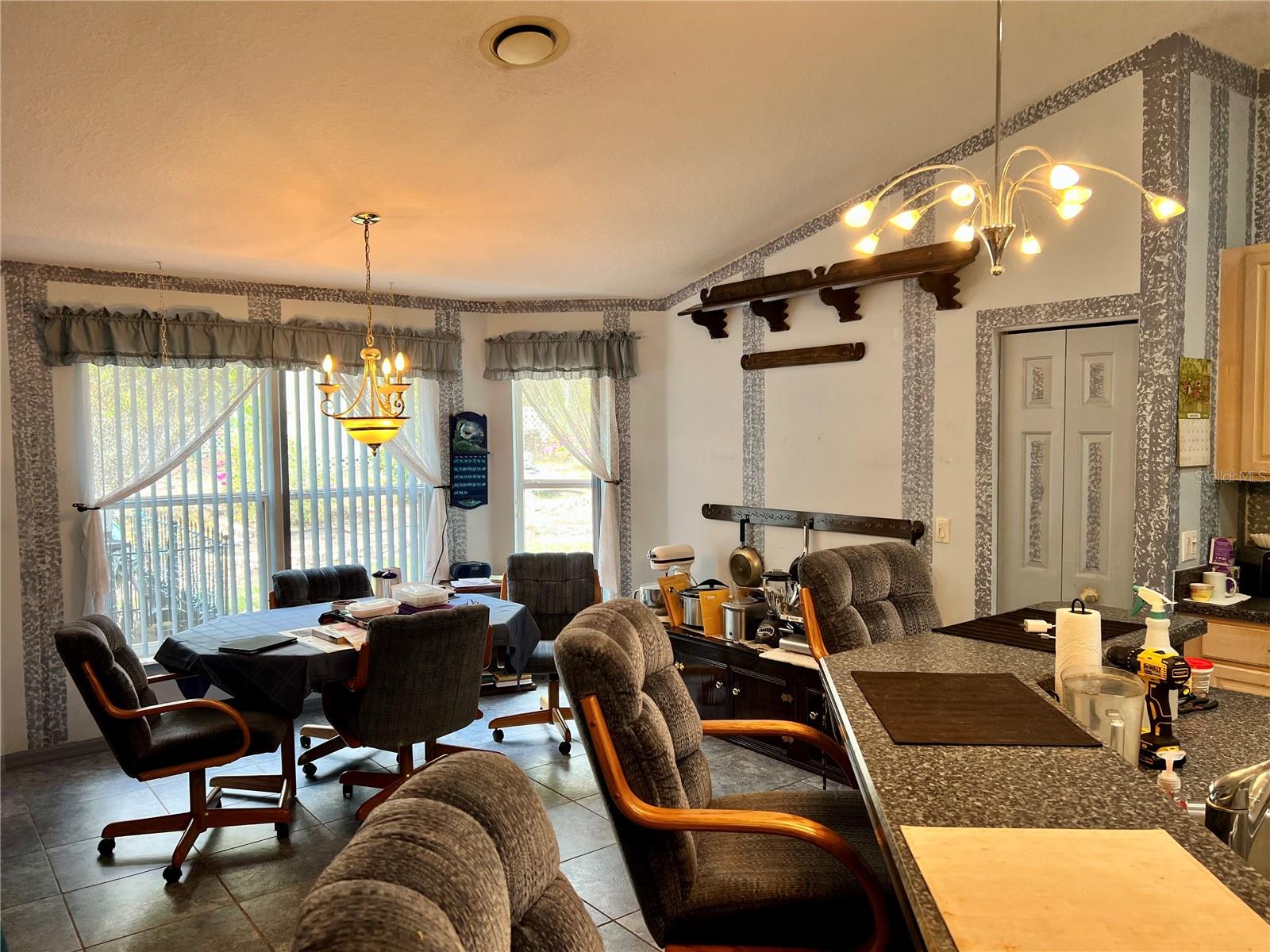 Image 10 of 45 For 1995 Newhaven Street