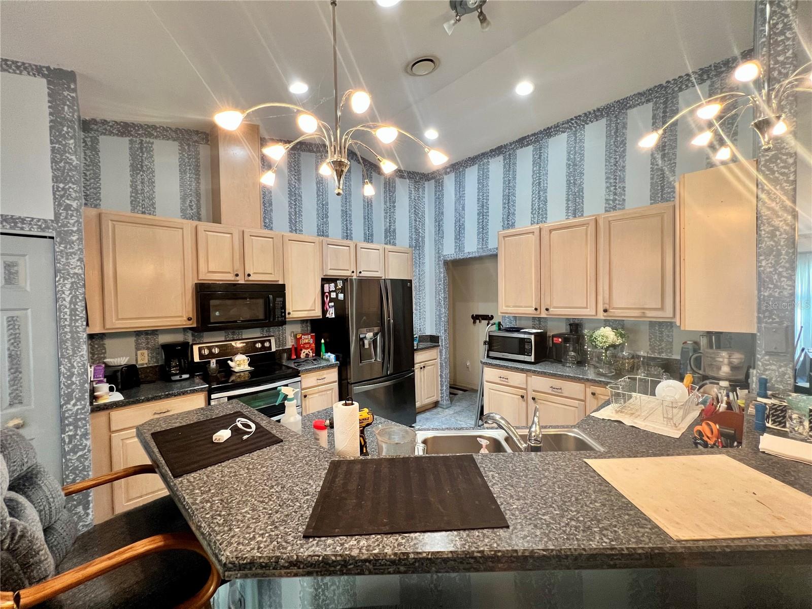 Image 12 of 45 For 1995 Newhaven Street