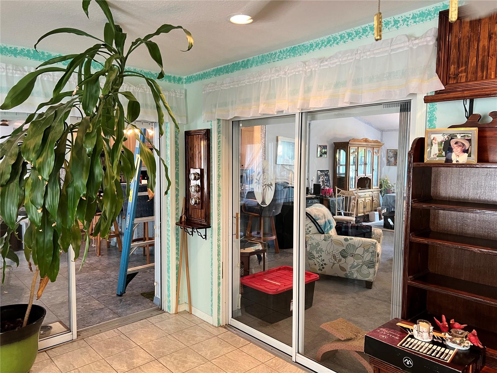 Image 16 of 45 For 1995 Newhaven Street