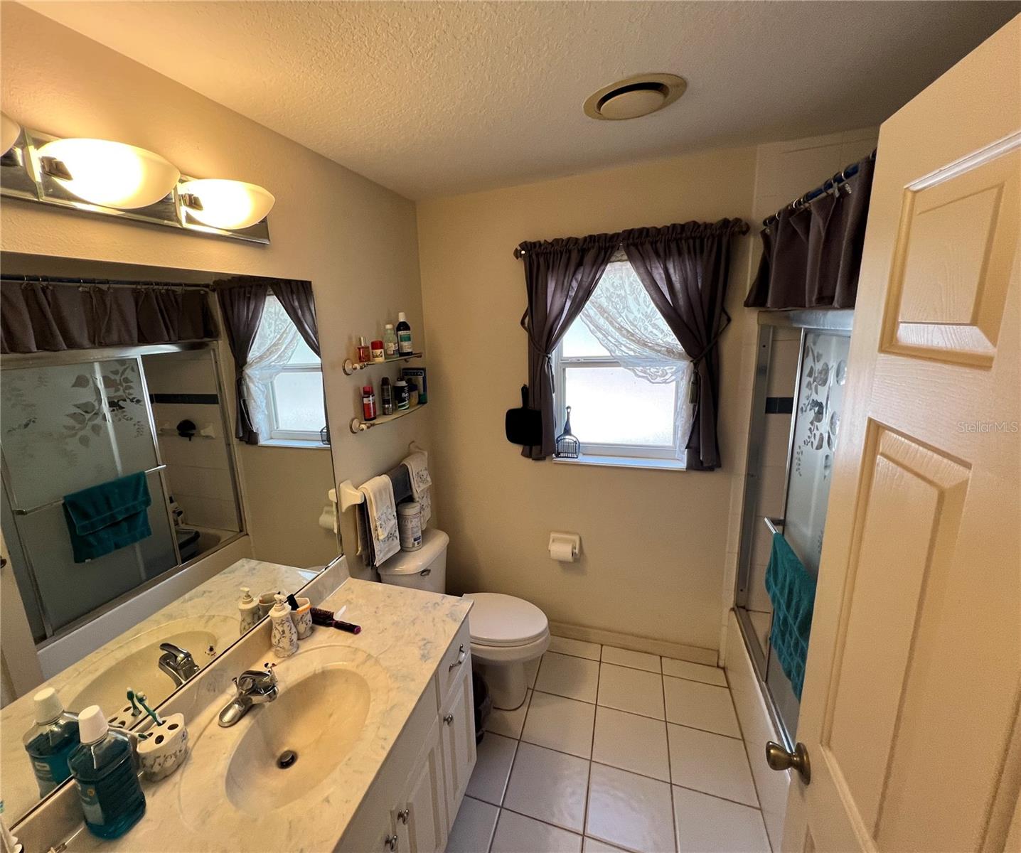 Image 25 of 45 For 1995 Newhaven Street