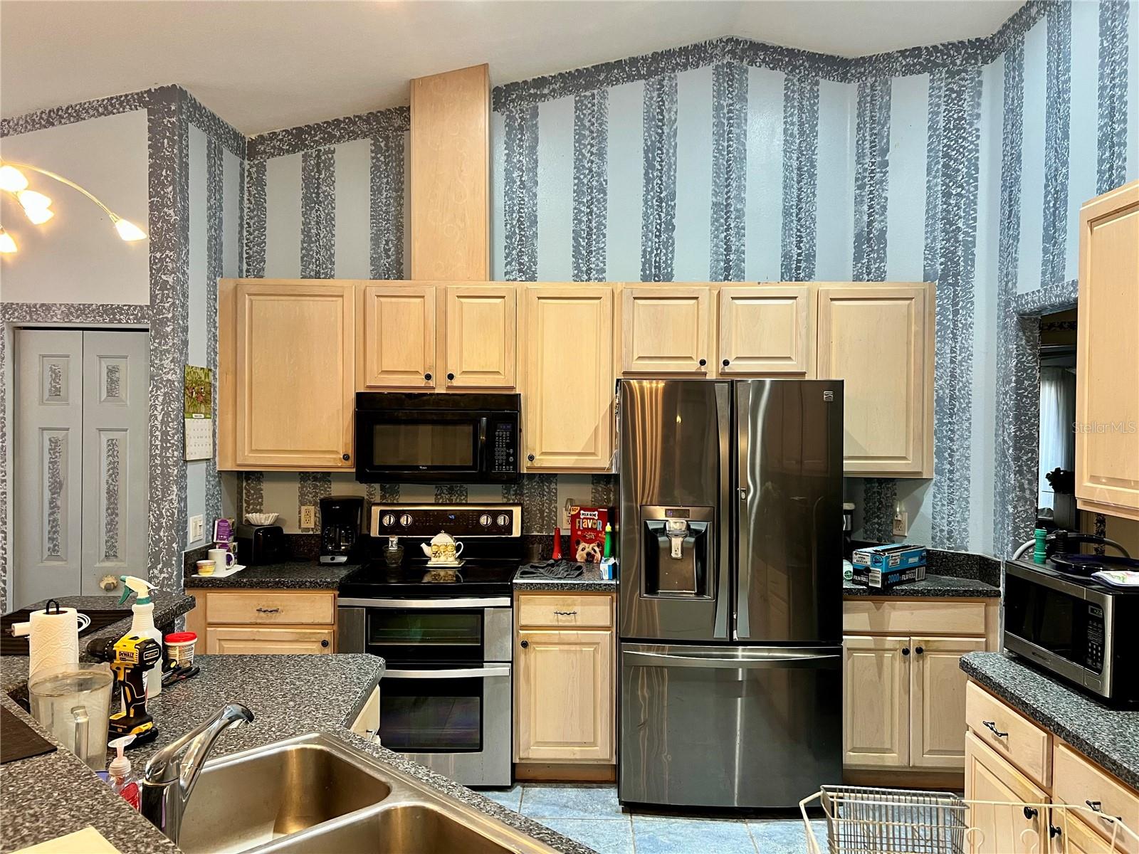 Image 29 of 45 For 1995 Newhaven Street