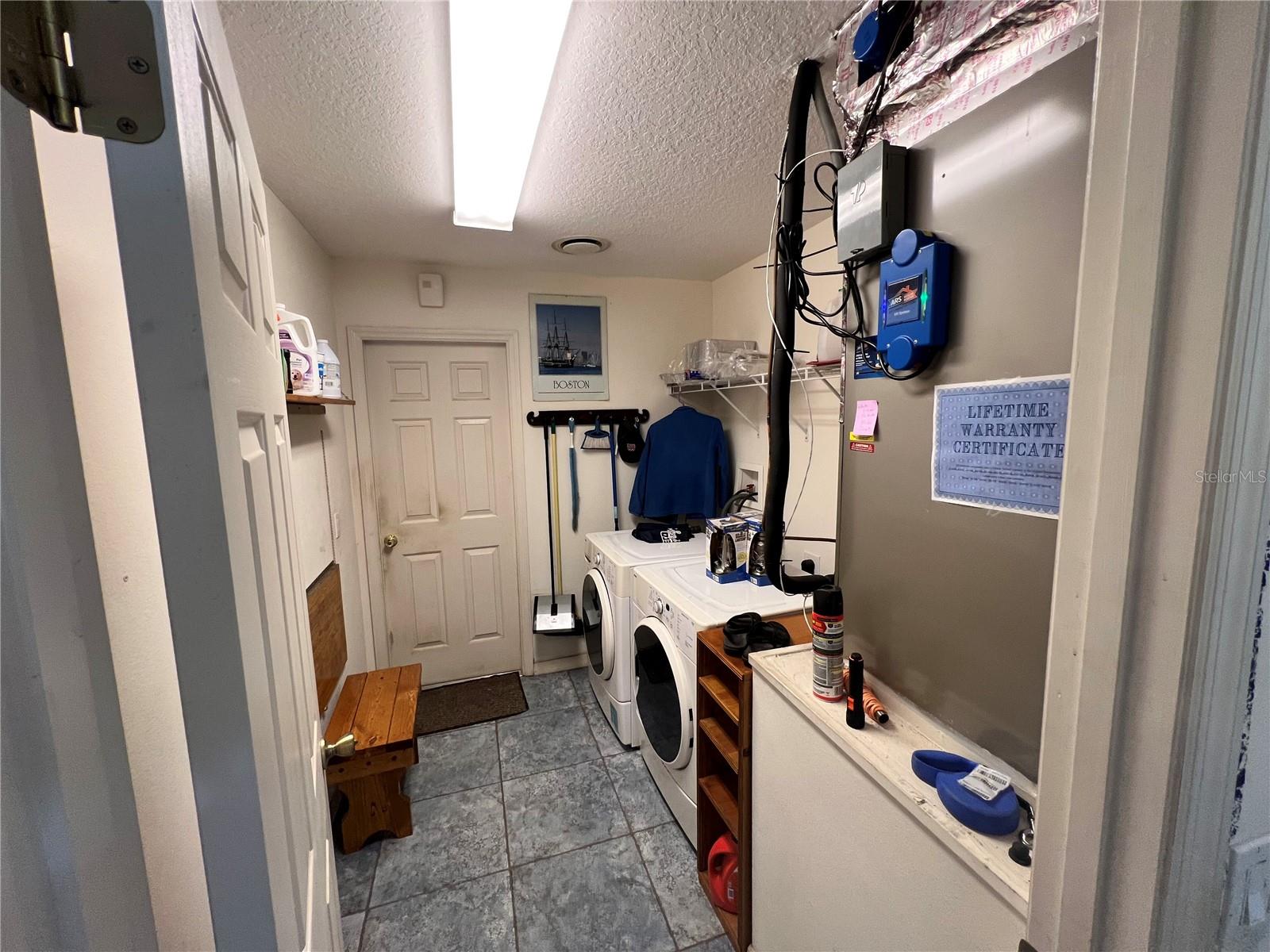 Image 32 of 45 For 1995 Newhaven Street