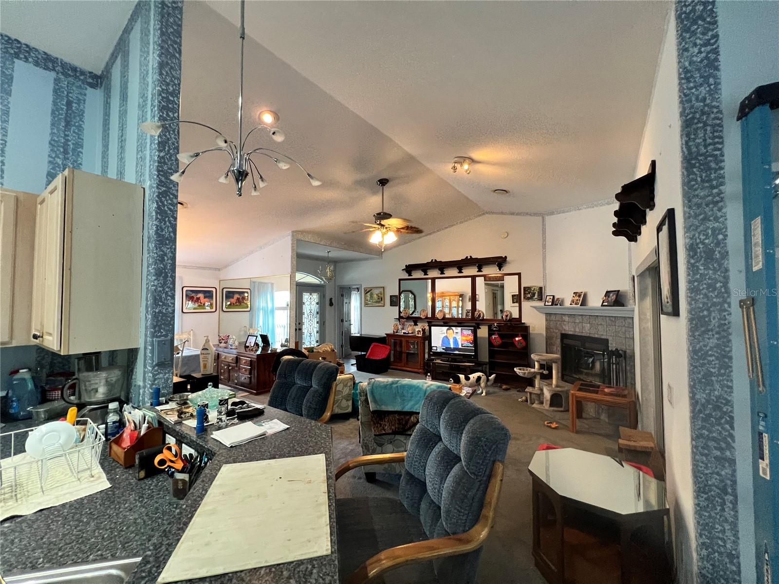 Image 34 of 45 For 1995 Newhaven Street