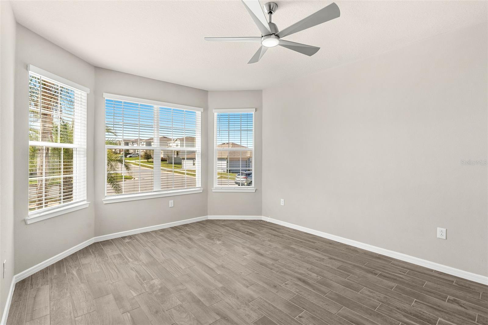 Image 15 of 31 For 14334 Noto Avenue