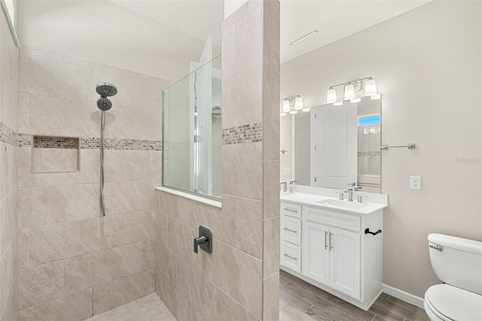 Image 16 of 31 For 14334 Noto Avenue