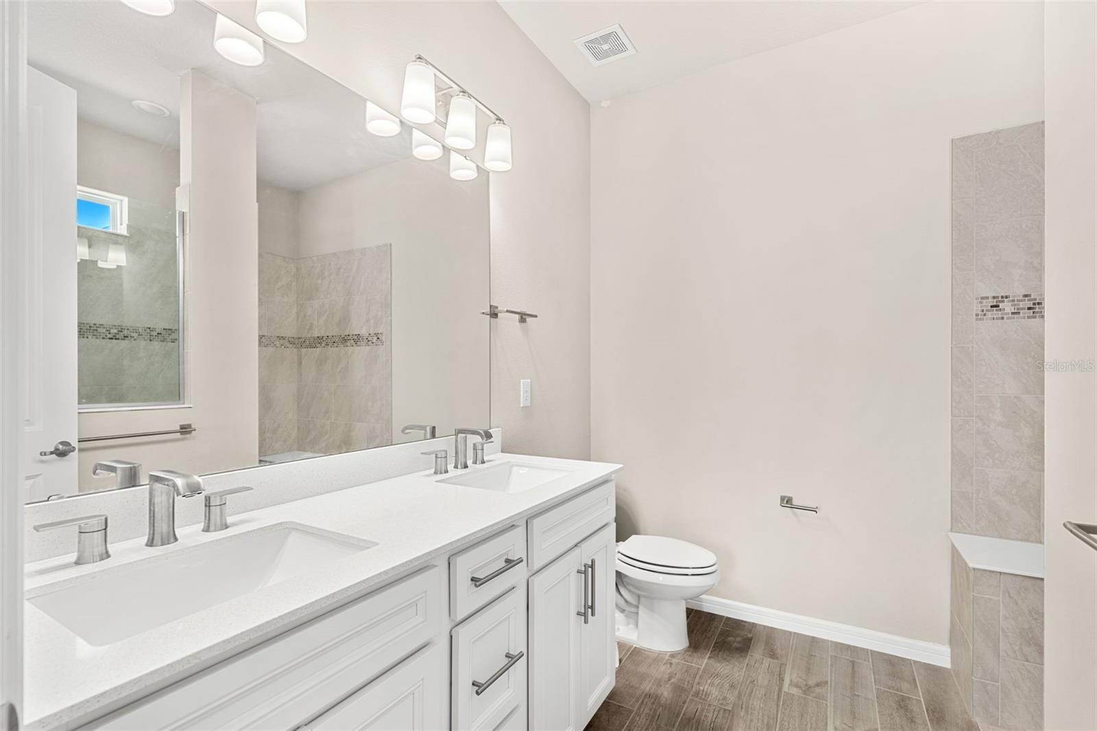 Image 19 of 31 For 14334 Noto Avenue