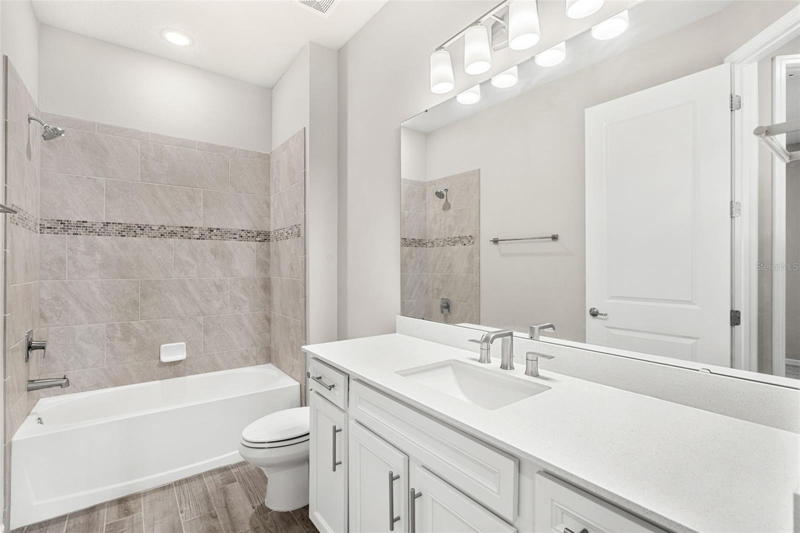 Image 20 of 31 For 14334 Noto Avenue