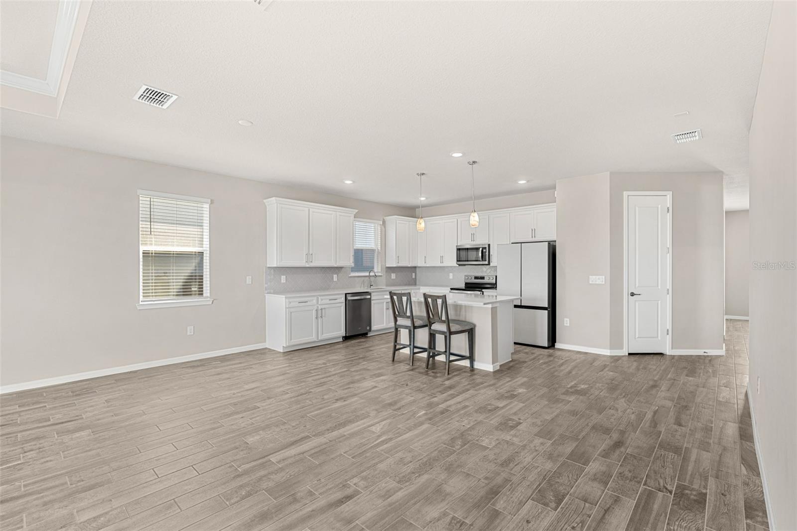 Image 7 of 31 For 14334 Noto Avenue