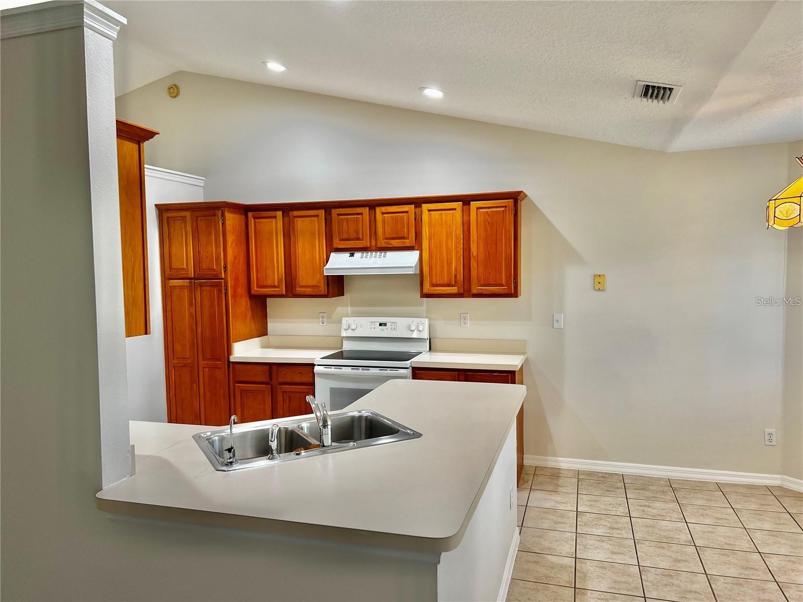 Image 10 of 22 For 16216 Hillside Circle