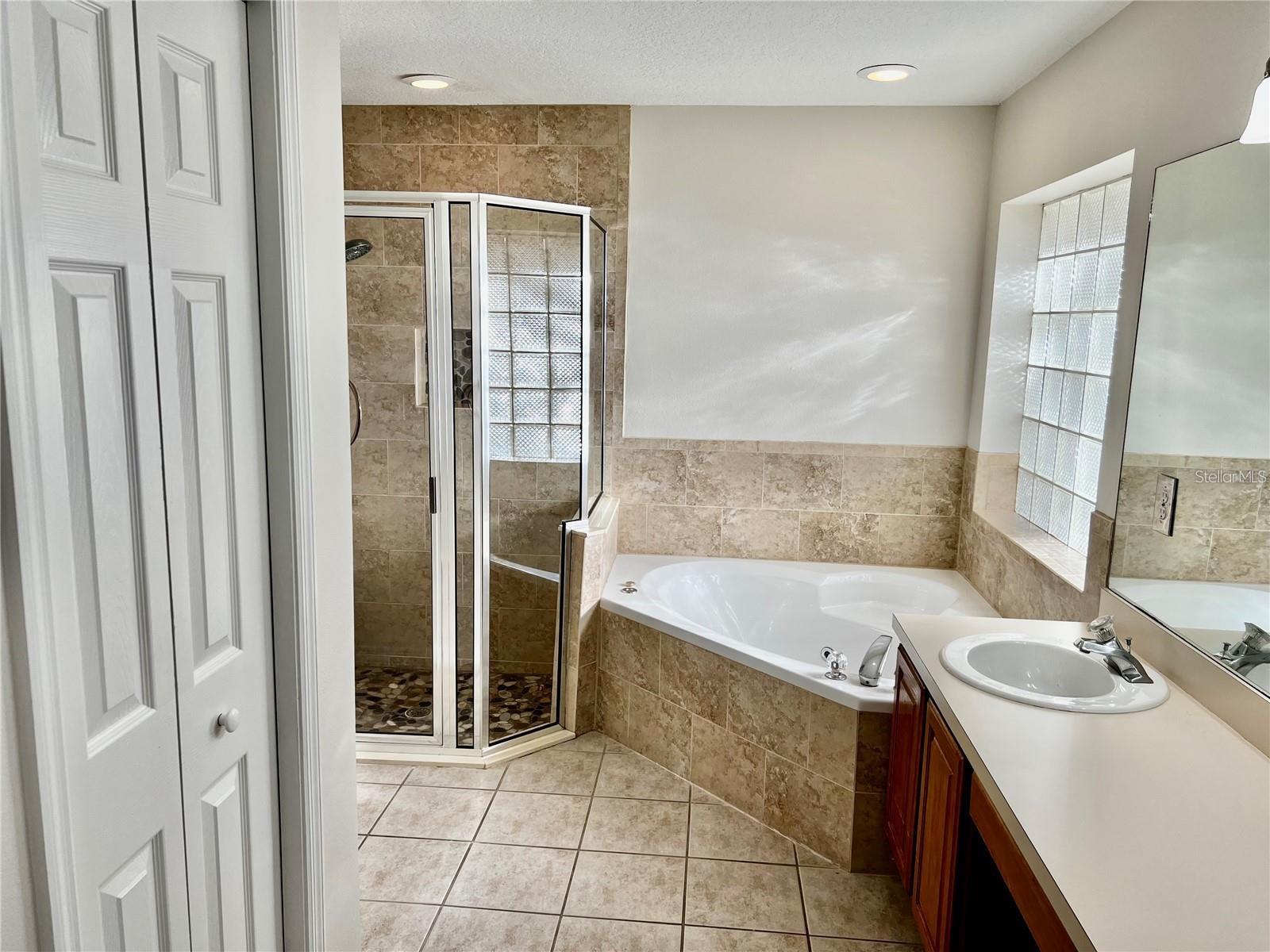 Image 14 of 22 For 16216 Hillside Circle