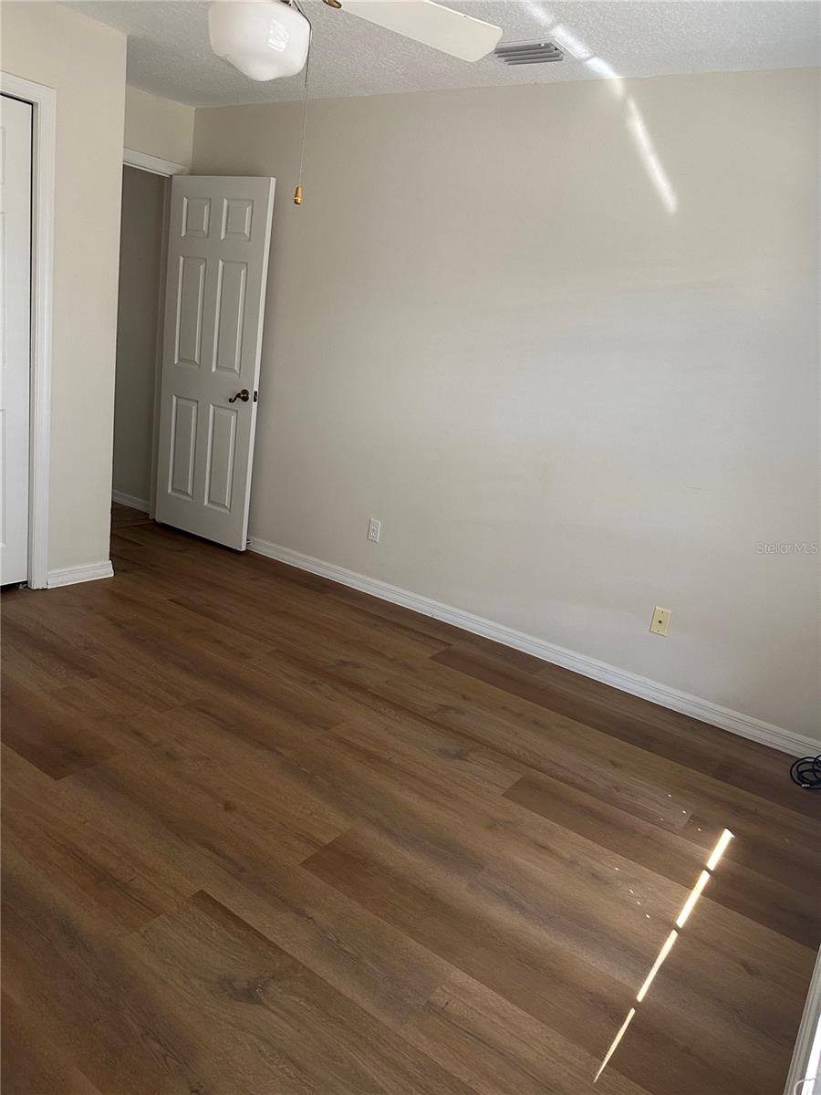 Image 19 of 22 For 16216 Hillside Circle