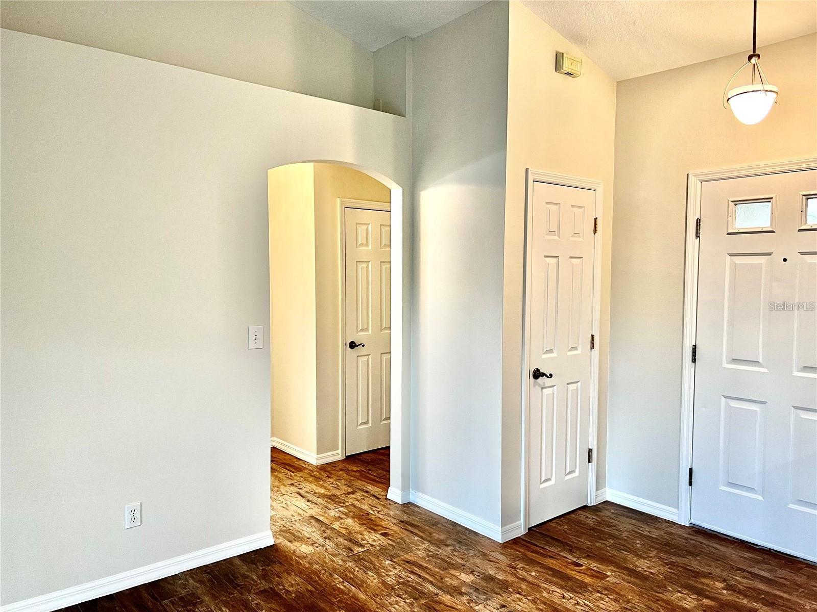 Image 6 of 22 For 16216 Hillside Circle