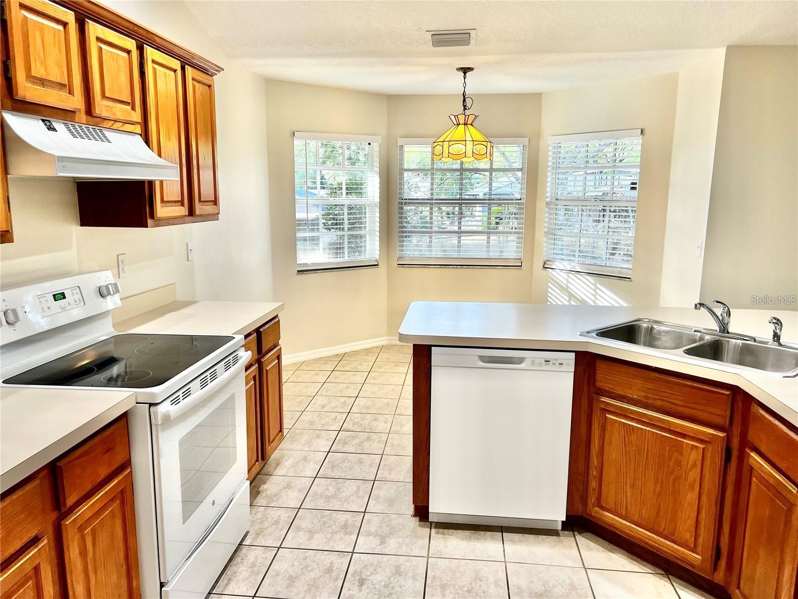 Image 8 of 22 For 16216 Hillside Circle